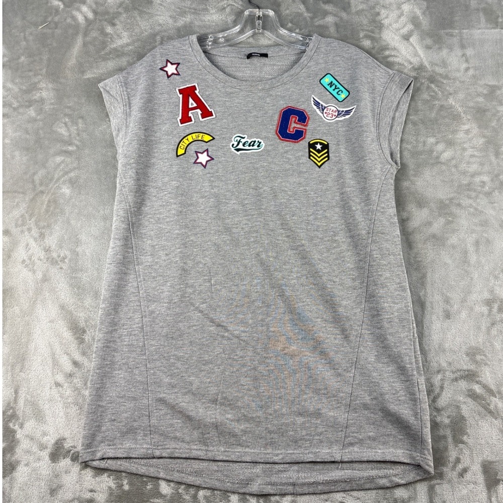 Tezenis T-Shirt Womens Small Gray Varsity Patch Sleeveless Crew Neck EUC